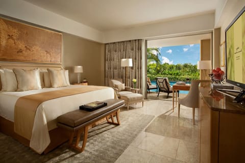 Signature Room, Lagoon Access (Mulia Signature Lagoon Access) | Premium bedding, down comforters, minibar, in-room safe