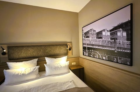 Comfort Double Room, Garden View | Hypo-allergenic bedding, memory foam beds, in-room safe, desk