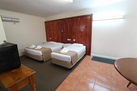 Twin Room | Iron/ironing board, free WiFi