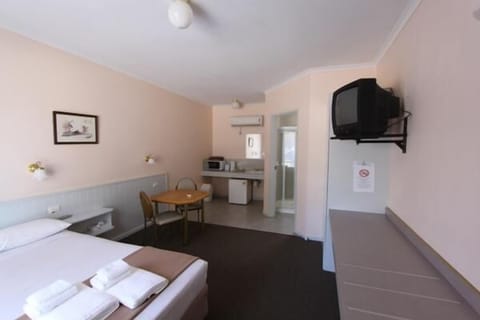 Double Room | Iron/ironing board, free WiFi