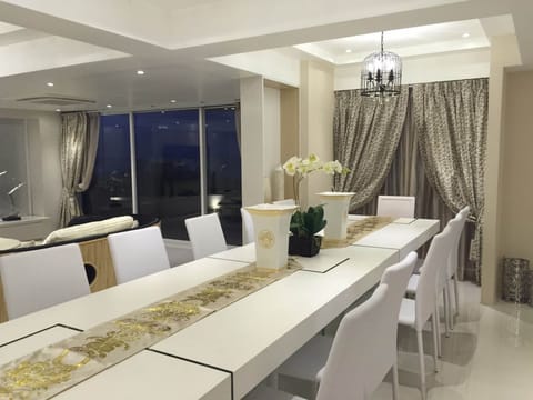 Luxury Penthouse 4 Bedroom | In-room dining