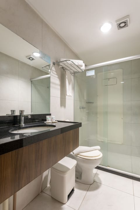 Double or Twin Room | Bathroom | Shower, hair dryer, towels