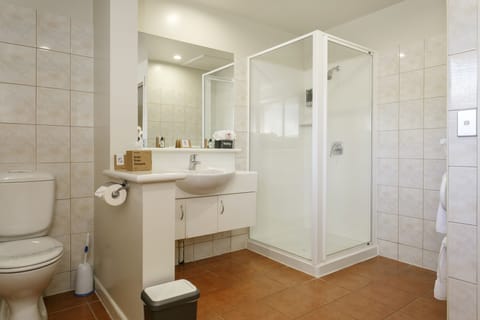 Family Suite | Bathroom | Shower, free toiletries, hair dryer, heated floors