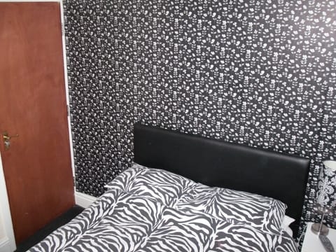 Double Room, Ensuite | Individually decorated, individually furnished, free WiFi, bed sheets