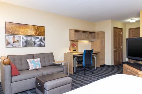 Studio, 1 Queen Bed with Sofa bed | Living area | Flat-screen TV, Netflix, Hulu, streaming services