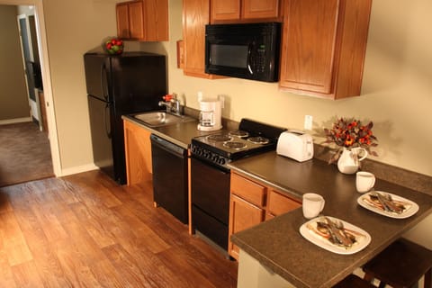 Standard Suite, 1 Queen Bed, Accessible | Private kitchen | Fridge, microwave, stovetop, dishwasher