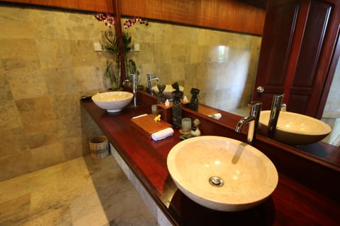 River View Pool Villa | Bathroom | Bathtub, deep soaking tub, free toiletries, hair dryer