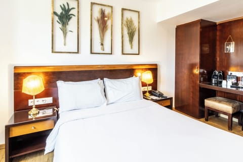 Comfort Double Room | Minibar, in-room safe, individually decorated, desk