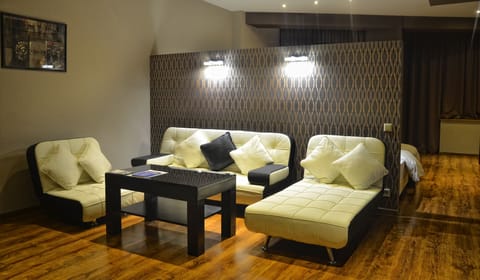 Superior Twin Room | Living area | LED TV