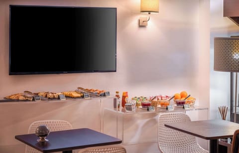 Daily buffet breakfast (EUR 14.5 per person)