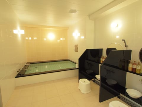 Indoor spa tub