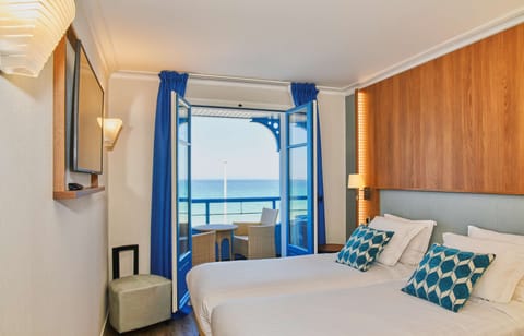 Room, 2 Twin Beds | Minibar, in-room safe, desk, iron/ironing board