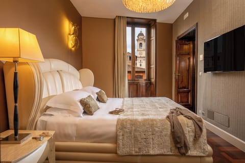 Premium bedding, down comforters, pillowtop beds, minibar