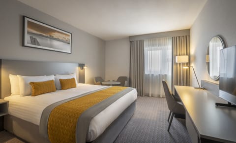 Executive Double Room | Premium bedding, in-room safe, laptop workspace, blackout drapes
