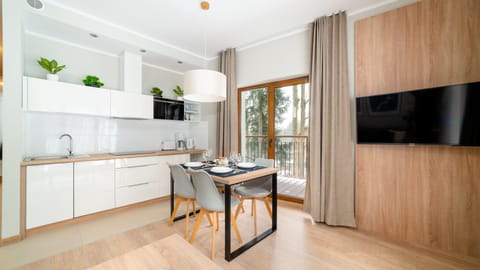 Apartment (3004) | Private kitchenette | Fridge, stovetop, dishwasher, coffee/tea maker