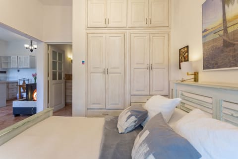 Luxury Studio Suite, Garden View | Frette Italian sheets, premium bedding, down comforters, minibar