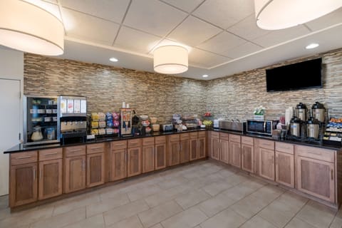 Free daily buffet breakfast