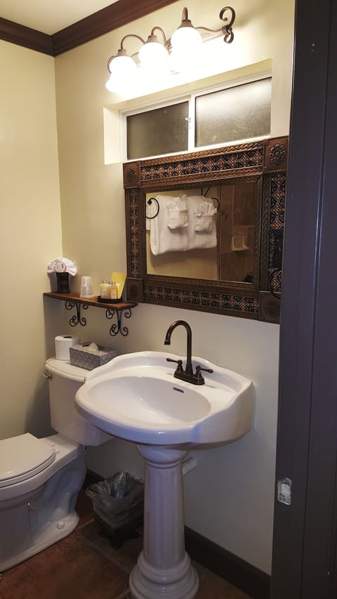 Standard Room, 1 King Bed, Garden Area | Bathroom | Combined shower/tub, designer toiletries, hair dryer, bathrobes