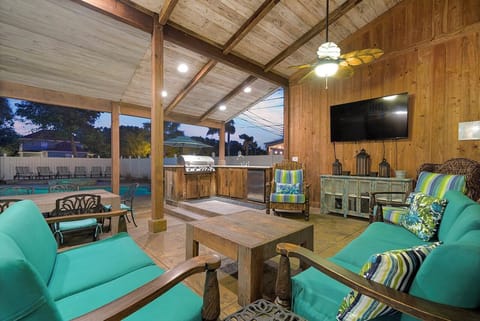 Southern Jewel - Crystal Beach Vacation Rental House with Private Pool and Near Beach in Destin, FL - Five Star Properties Destin/30A