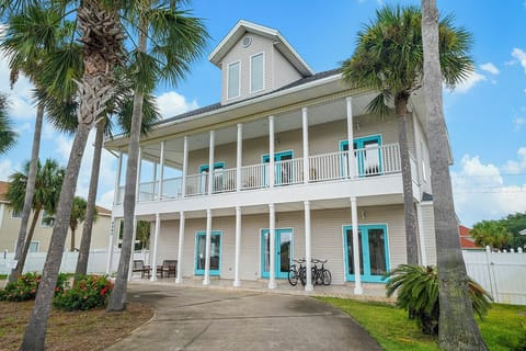 Southern Jewel - Crystal Beach Vacation Rental House with Private Pool and Near Beach in Destin, FL - Five Star Properties Destin/30A
