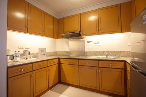 One-Bedroom Premier | Private kitchen | Stovetop