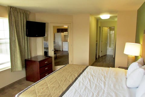 Suite, 1 King Bed with Sofa bed, Non Smoking | Desk, iron/ironing board, free WiFi