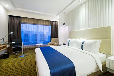 Premium bedding, minibar, in-room safe, desk