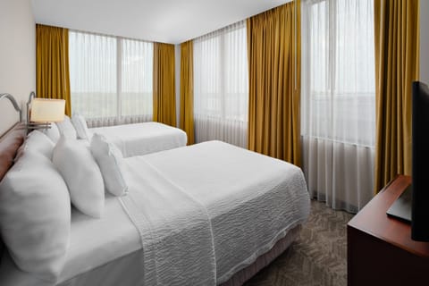 Suite, Corner (2 Double Beds) | In-room safe, desk, laptop workspace, blackout drapes