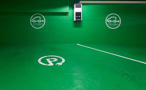 Electric vehicle charging station