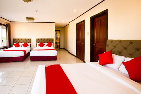 Premier Family Room | Desk, free WiFi, bed sheets