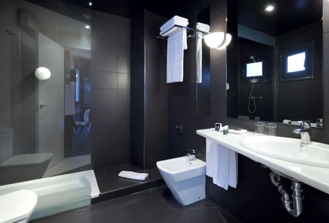 Superior Room | Bathroom | Shower, designer toiletries, hair dryer, towels