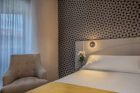 Comfort Double Room (Exterior) | Minibar, in-room safe, individually decorated, individually furnished