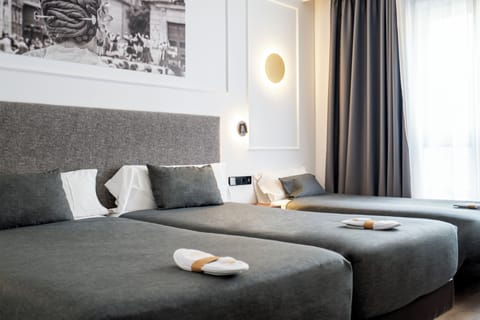 Standard Triple Room, 3 Twin Beds | Premium bedding, Select Comfort beds, minibar, in-room safe