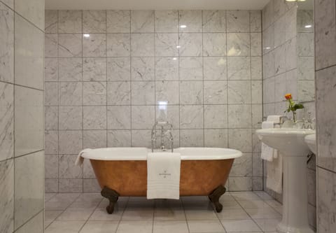 Penthouse, 2 Bedrooms, Garden View (Garden Wing) | Bathroom | Separate tub and shower, designer toiletries, hair dryer, bathrobes