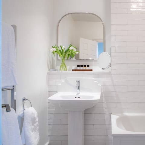 Cosy Double | Bathroom | Combined shower/tub, designer toiletries, hair dryer, bathrobes