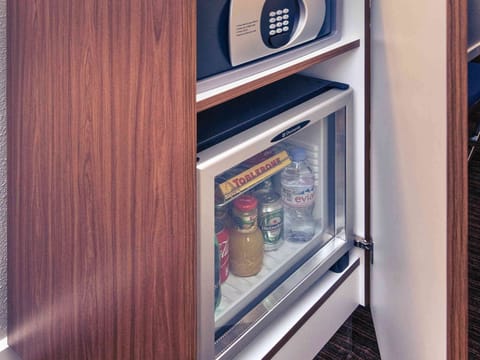 Superior Room, 2 Twin Beds | Minibar, in-room safe, blackout drapes, soundproofing