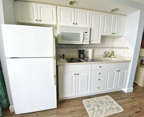 Premium Studio, 2 Queen Beds, Ocean View | Private kitchen | Fridge, microwave, stovetop, cookware/dishes/utensils