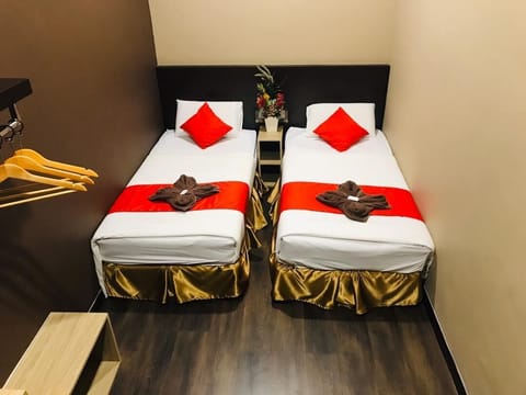 Deluxe Twin Room | Iron/ironing board, free WiFi, bed sheets