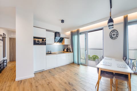 Apartment (A 117) | Private kitchenette | Fridge, stovetop, electric kettle, cookware/dishes/utensils