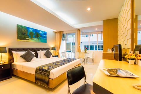 Deluxe Room, Balcony | Living area | Smart TV