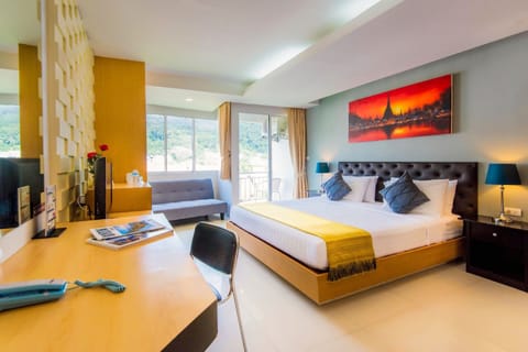 Deluxe Room, Balcony | Minibar, in-room safe, free WiFi, bed sheets
