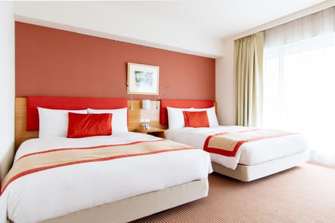 2 Queen Beds Fuji View | Premium bedding, down comforters, memory foam beds, in-room safe