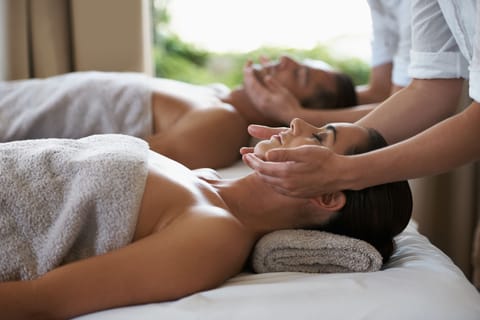 Couples treatment rooms, body treatments, aromatherapy, body wraps