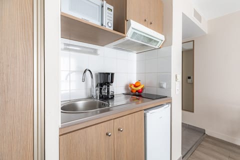 Studio, 1 Double Bed | Private kitchen | Fridge, microwave, stovetop, dishwasher