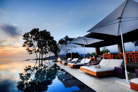 Outdoor pool, pool umbrellas, sun loungers