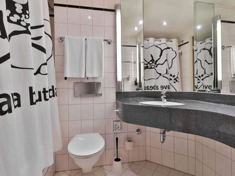 Standard Double Room, 1 Double Bed | Bathroom | Rainfall showerhead, eco-friendly toiletries, hair dryer, towels