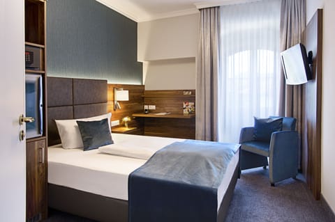 Comfort Single Room (incl.3.50€ Energy Fee p.pers./p.night) | Premium bedding, in-room safe, desk, laptop workspace