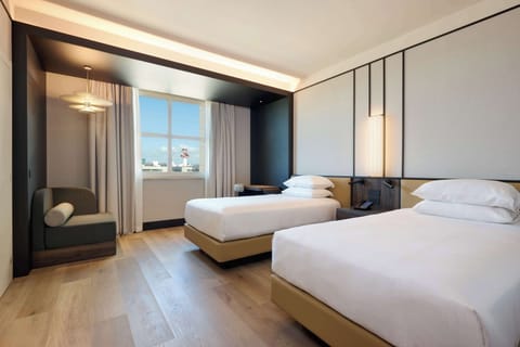 Deluxe Room, 2 Twin Beds | Premium bedding, minibar, in-room safe, desk
