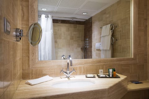 Combined shower/tub, eco-friendly toiletries, hair dryer, bathrobes