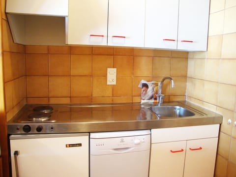 Studio (for 2 people) | Private kitchen | Full-size fridge, microwave, coffee/tea maker, electric kettle